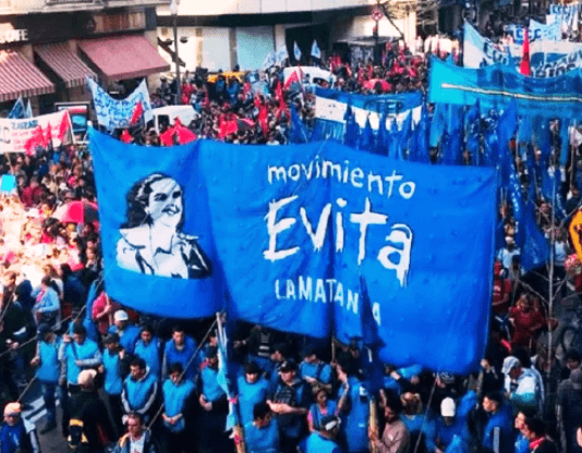 Denuncian que le sacan 10 mil pesos a beneficiarios de planes sociales para pagar fiscales del Movimiento Evita