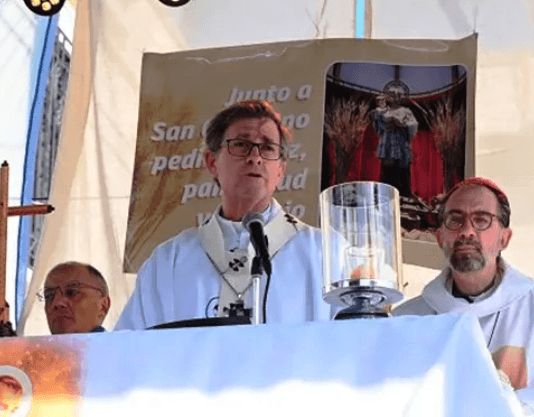 «No hay bolsillo que alcance. No se puede vivir a polenta y arroz», reclamó el arzobispo porteño