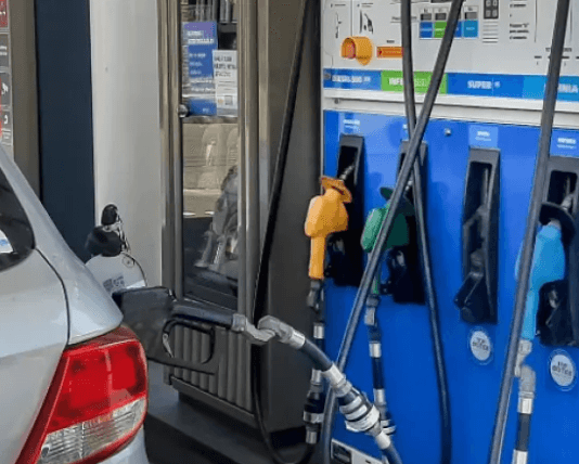 AUMENTA LA NAFTA: Las petroleras acordaron una suba del 4,5% en todo el país