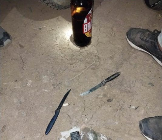 EL ESPINILLO: Jóvenes detenidos por tenencia de marihuana, armas blancas y resistencia a la autoridad.