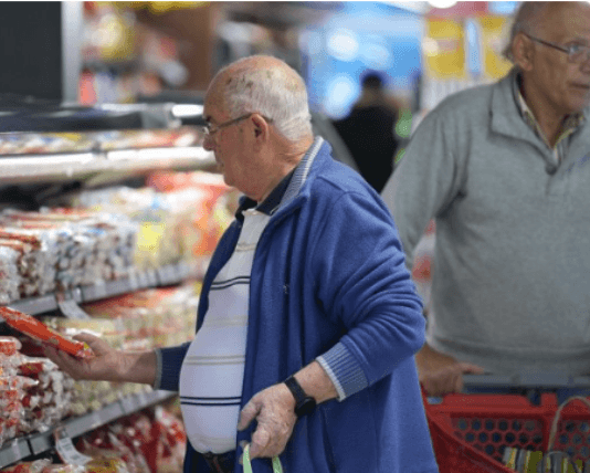 Sigue el freno de la economía: cayó el consumo de bienes y servicios