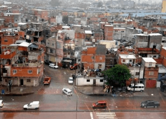 Intentaron saquear comercios en la Villa 1-11-14 pero Gendarmería y los vecinos lo impidieron