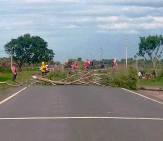LA PRIMAVERA: Originarios iniciaron otro corte total de la Ruta Nacional 86 en reclamo de viviendas.