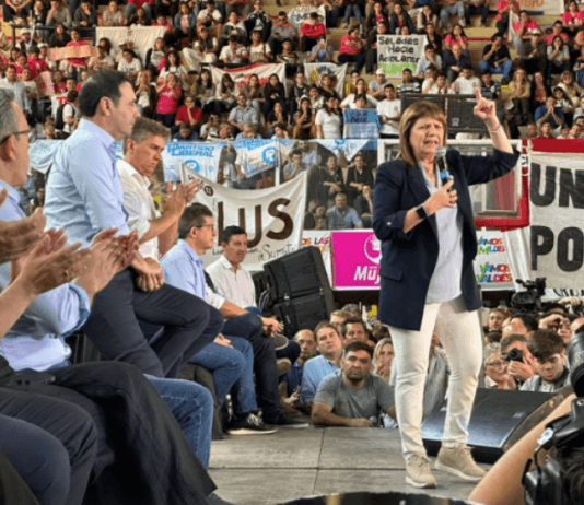CHACO: Bullrich visitó el barrio Emerenciano y se cruzó con militantes