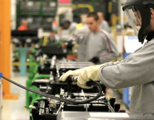 ¿Recesión en puerta?: cae la actividad económica, la industria desacelera y el consumo se retrae