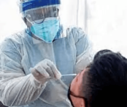 El gobierno informa que se registraron 189 casos positivos de coronavirus y aumentan los infectados por dengue