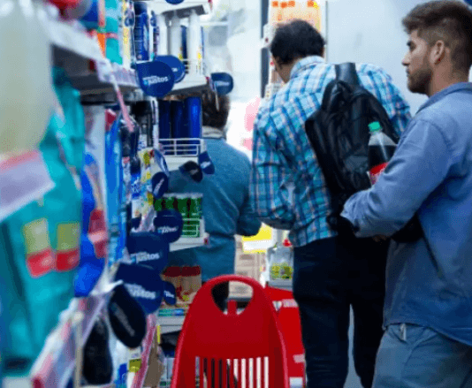 Bancos y consultoras proyectan que en 2024 la inflación en la Argentina será más alta que en Venezuela