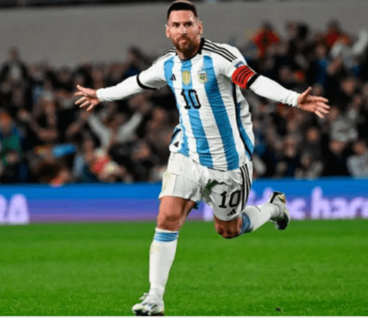 Argentina venció a Ecuador gracias a una genialidad de Messi y festejó en el Monumental