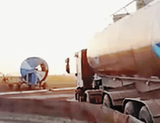 Tiran 100.000 litros de leche