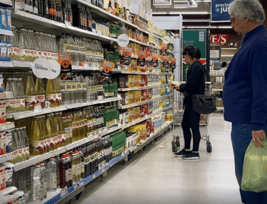 Ola de remarcaciones y virtual feriado comercial por el salto del dólar a $945 y la incertidumbre electoral