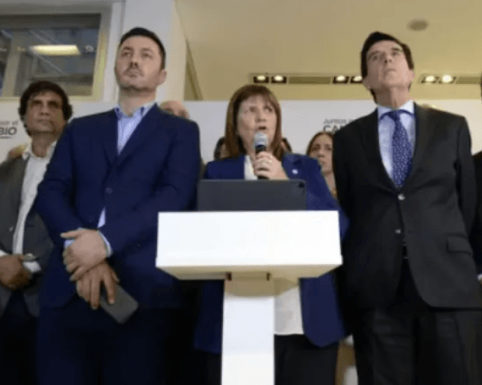 Patricia Bullrich responsabilizó a Massa y Milei por la corrida del dólar blue: «Estamos al borde del precipicio»