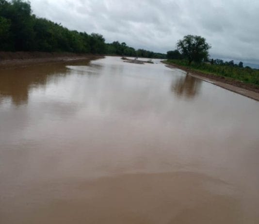 SIETE PALMAS: 60 mm de lluvia volvieron a anegar el acceso a la localidad.