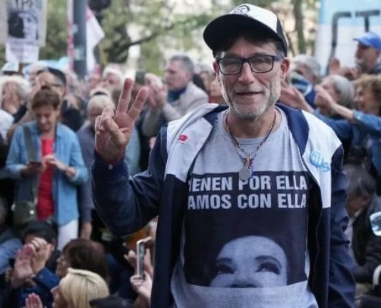 El cura “Paco” Olveira, tras pedir que los votantes de Milei no vayan a su comedor: “Seamos coherentes”