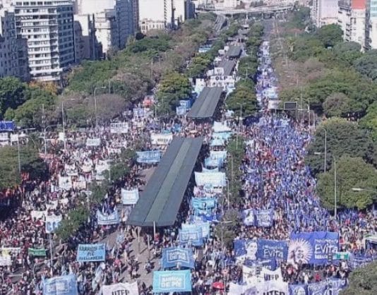 Piqueteros le exigen a Massa el pago del medio aguinaldo para planes sociales antes del cambio de gobierno