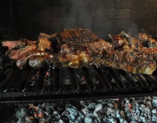 SALARIOS VERSUS ASADO: Cuántos kilos se podían comprar en 2017 y cuántos hoy