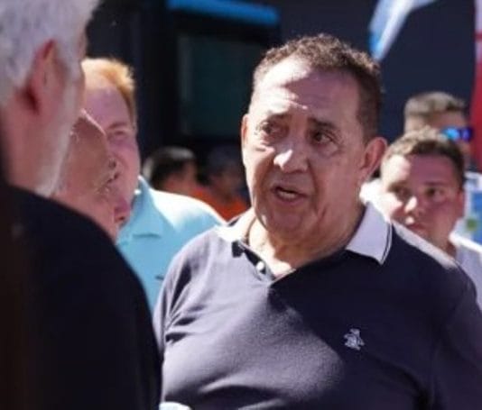 Papelón de Luis D»Elía: dijo que Massa era «el nuevo Presidente de la Argentina» y festejó antes de los primeros resultados