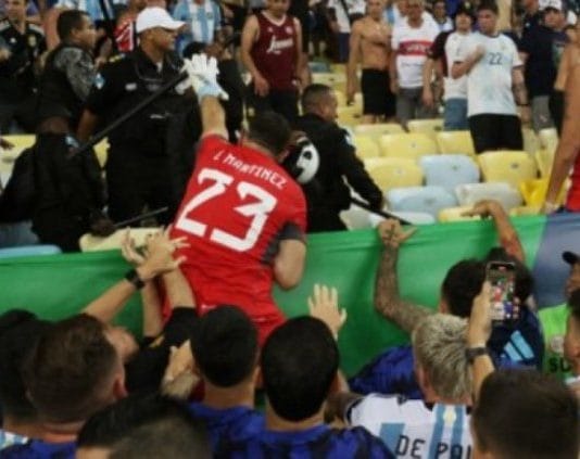 En medio de los incidentes, el Dibu Martínez defendió a los hinchas argentinos en el Maracaná