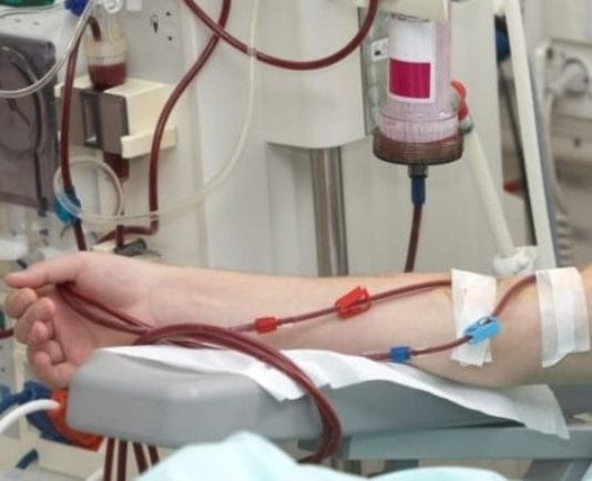 Alertan que hay unos 30 mil pacientes en peligro por falta de insumos para diálisis