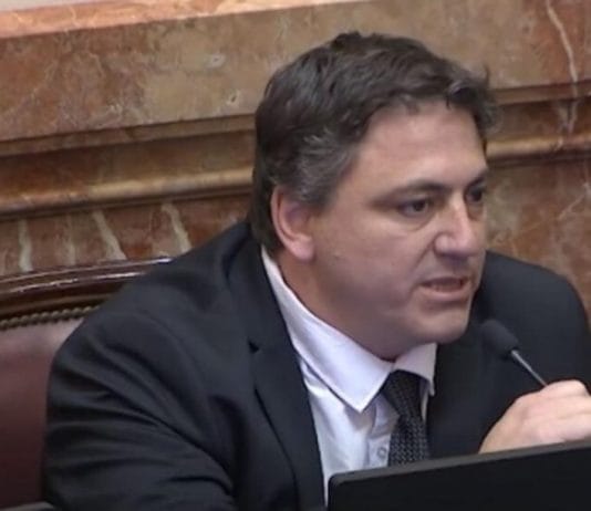 Paoltroni lanzó una amenaza tras no ser elegido como Presidente Provisional del Senado