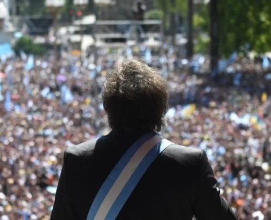 Ante la ola de críticas al DNU desregulador, el gobierno sale a defender el anuncio y prepara «más medidas»
