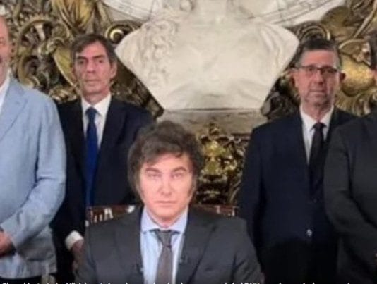El Gobierno publicó el decreto para dar de baja 7 mil contratos de empleados estatales firmados este año
