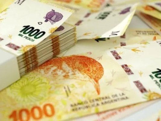 Javier Milei confirmó que el Gobierno imprimirá billetes de $20.000 y $50.000