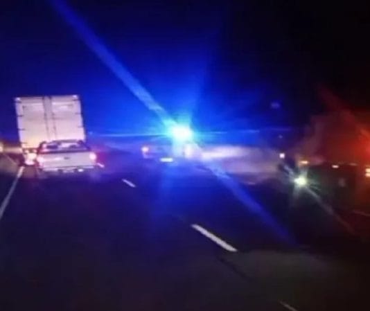CORRIENTES: Se abrió la puerta de un camión de caudales en plena ruta y llovieron billetes
