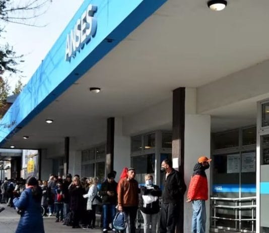 320 despidos en la ANSES, el gobierno activó un plan para achicar los cargos “militantes” en el Estado