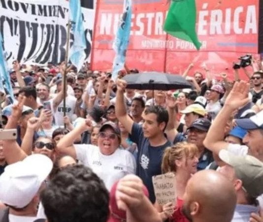 El Gobierno dará de baja a más de 27 mil beneficiarios de planes sociales