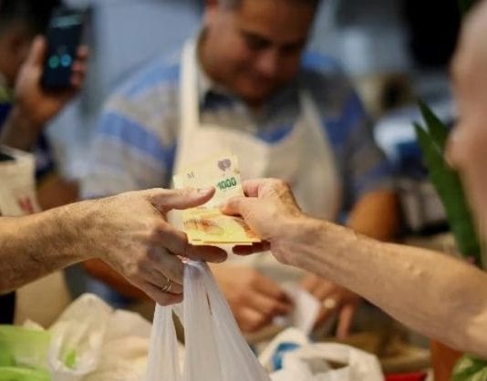 La Argentina es el país con mayor inflación del mundo: superó al Líbano y a Venezuela