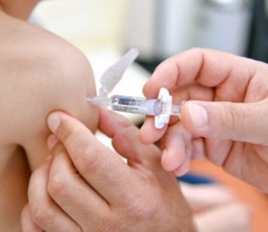Recomiendan a los padres controlar si niños están vacunados contra el sarampión