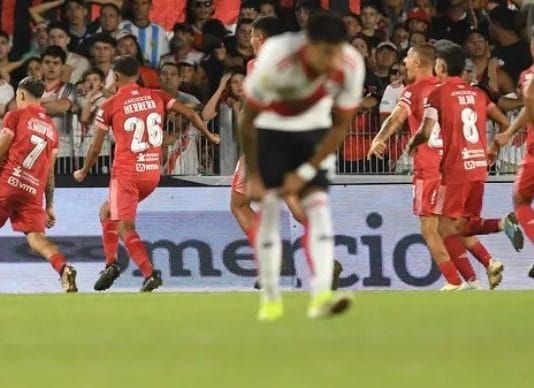 River ganaba en el debut, pero Argentinos empató con la ley del ex