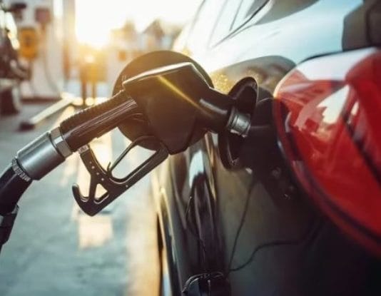 Las naftas deberían subir 25% este jueves para corregir el atraso del impuesto al combustible