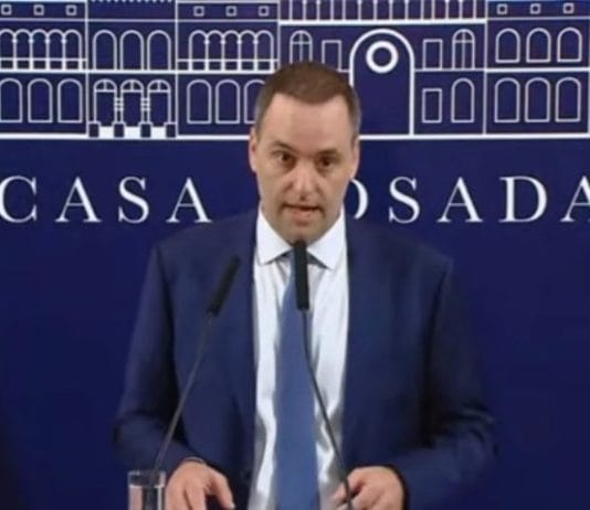 Manuel Adorni aseguró que el Gobierno no aceptará «extorsiones» de los movimientos sociales