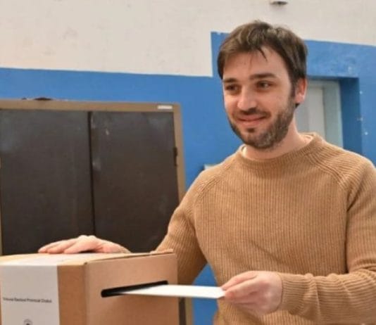 NO HAY PLATA. Un gobernador aplicó con dureza la motosierra de Javier Milei con los funcionarios: las decisiones que tomó