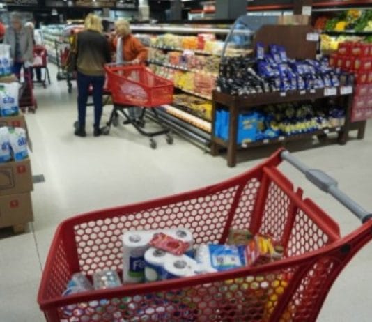Estiman que la inflación trepó a casi 30% en diciembre y superó el 200% en 2023