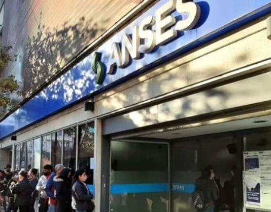 El Gobierno oficializó el pago del bono de 55 mil pesos a jubilados y pensionados