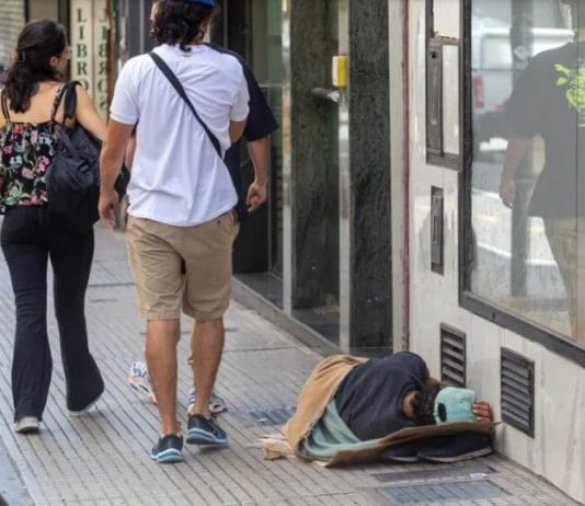 La UCA advierte que la pobreza seguirá creciendo y trepará al 60% en marzo