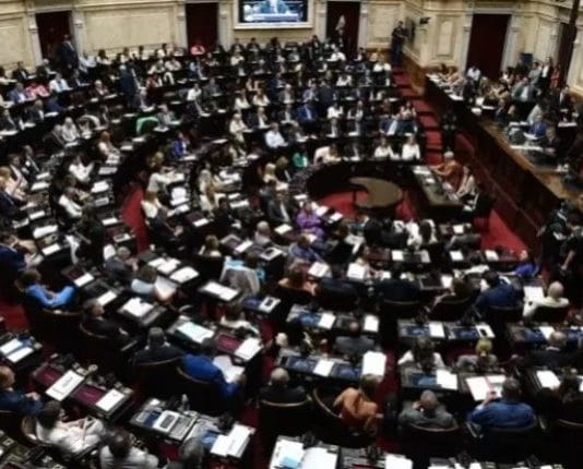 Pasaron a cuarto intermedio y se postergó la votación de la Ley Ómnibus