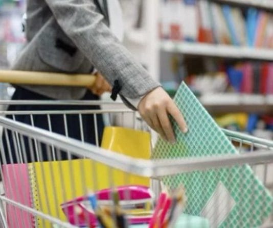 La canasta escolar se disparó 250% y los padres se preparan para el próximo golpe: cuánto suben las cuotas de colegios