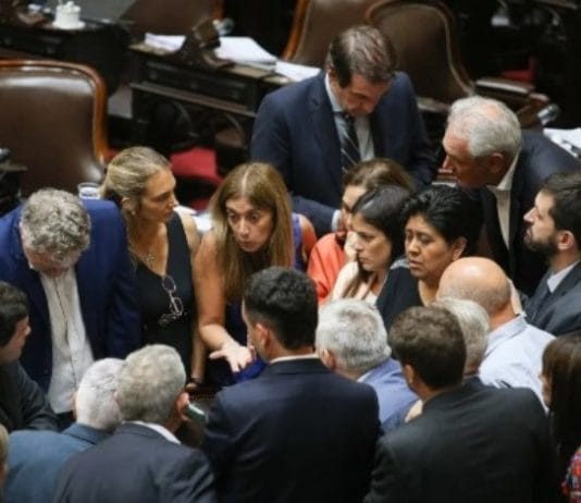La ley ómnibus a foja cero: se cayó el dictamen y la votación ya no sirve