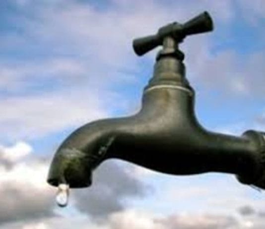 LAGUNA NAINECK: Generalizada queja de vecinos por deficiente servicio de agua corriente.