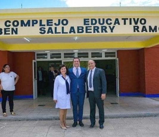 LAGUNA BLANCA: El vicegobernador Eber Solís encabezó un acto por el 50° aniversario de la EPEP N° 346