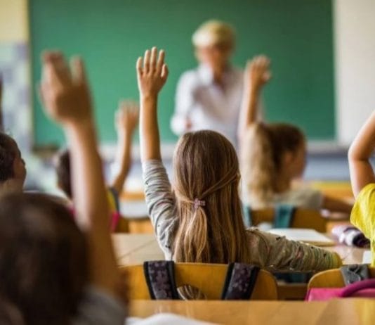 El Gobierno lanzó vouchers para alumnos de familias que no pueden pagar la cuota de escuelas privadas