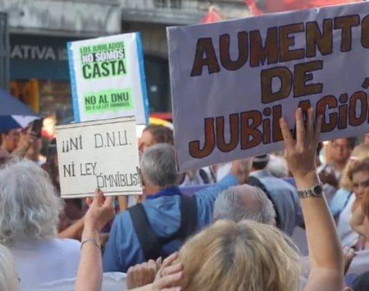 Gobierno aumentará jubilaciones por DNU en abril: a la inflación le sumarán bono de más del 10%