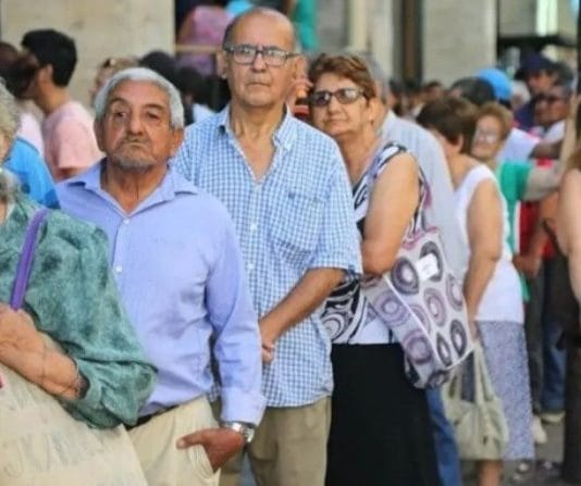 Modifican el decreto para que el haber mínimo de las jubilaciones aumente a $241.216