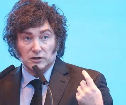 Javier Milei confirmó que el Gobierno dará de baja 70 mil contratos de empleados públicos