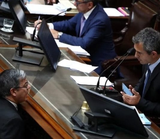 El oficialismo presentará un proyecto para dar marcha atrás con el aumento del 30% para diputados y senadores