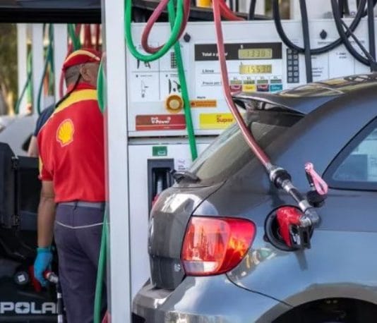 Tras los aumentos, se desplomó 23% la venta de nafta premium en la Argentina