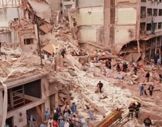 La Justicia responsabilizó a Irán y a Hezbollah por los atentados contra la embajada de Israel y la AMIA